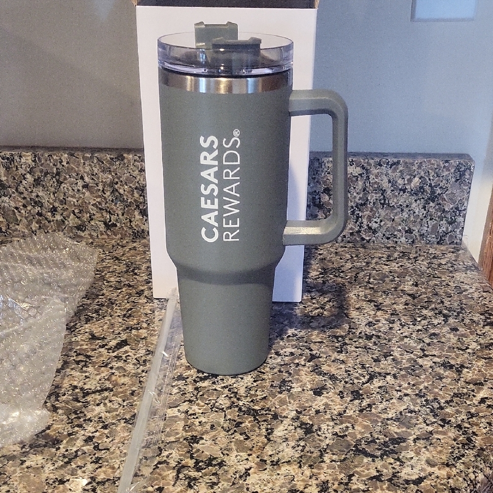 Gray Large Stainless steel new in box Ceasers Rewards Travel Mug w/ handle